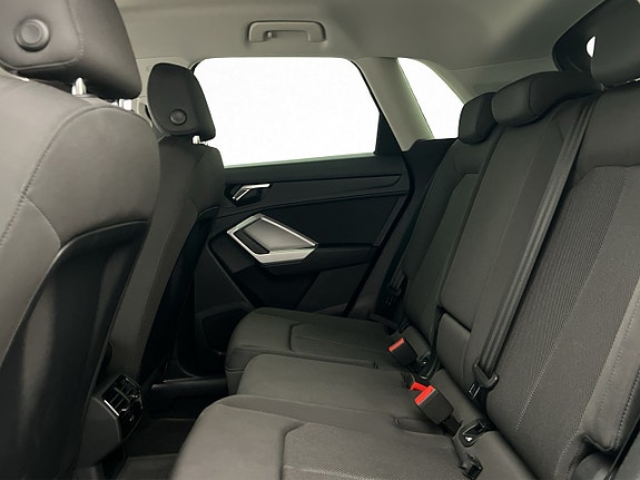 Audi Q3 25 of 30