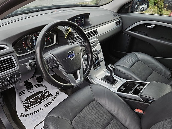 Volvo V70 11 of 16