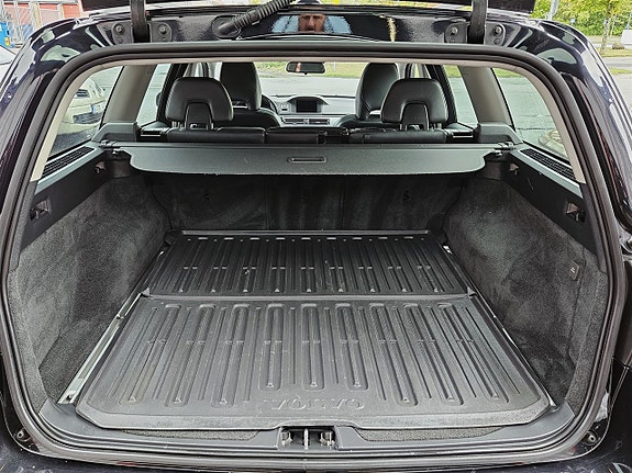 Volvo V70 8 of 16