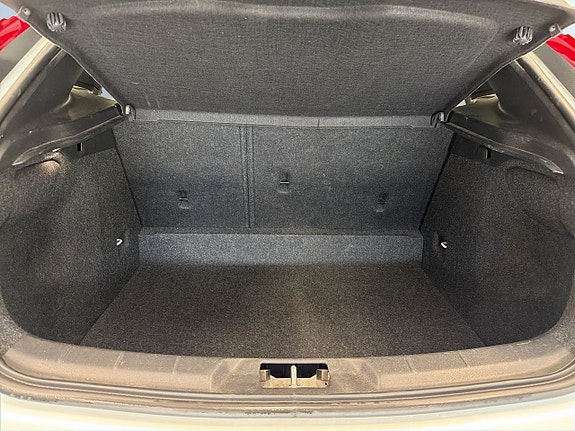 Volvo V40 12 of 20