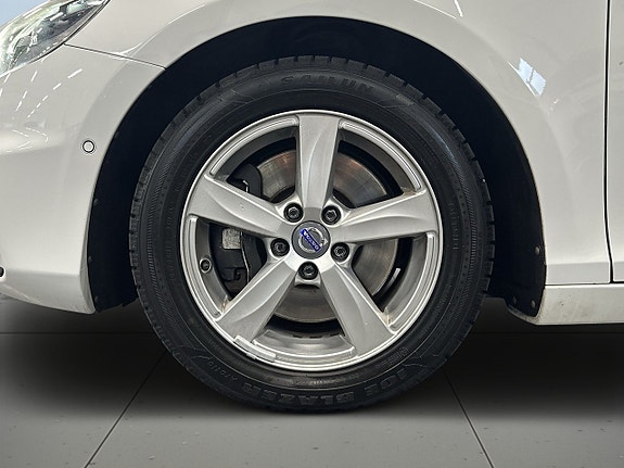Volvo V40 14 of 20