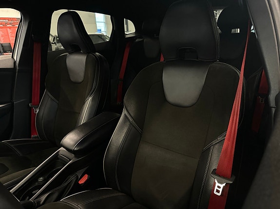 Volvo V40 17 of 20
