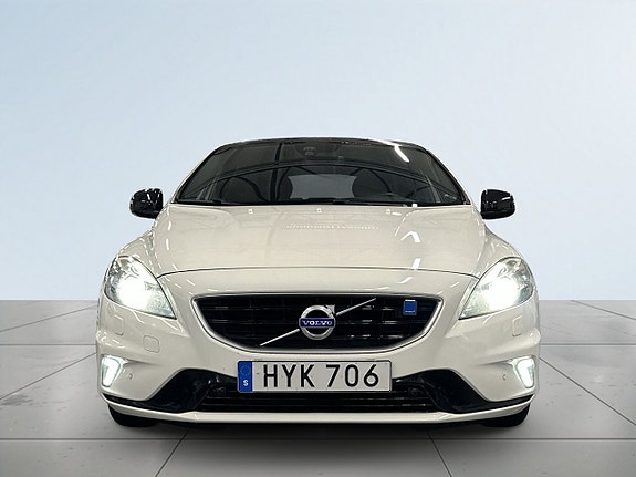 Volvo V40 2 of 20