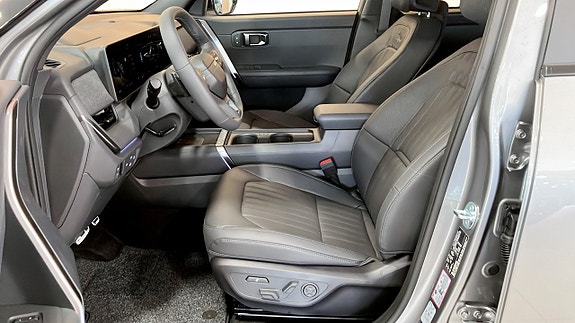 Kia Seltos 10 of 16