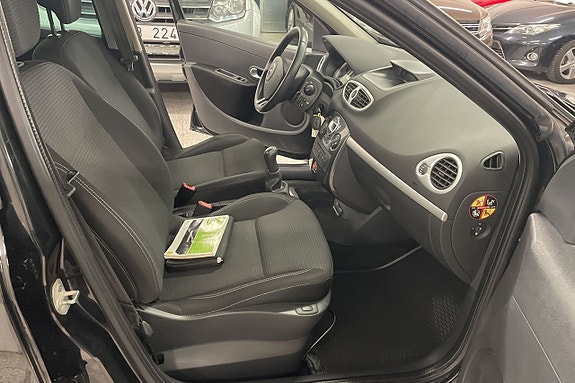Renault Clio 10 of 12