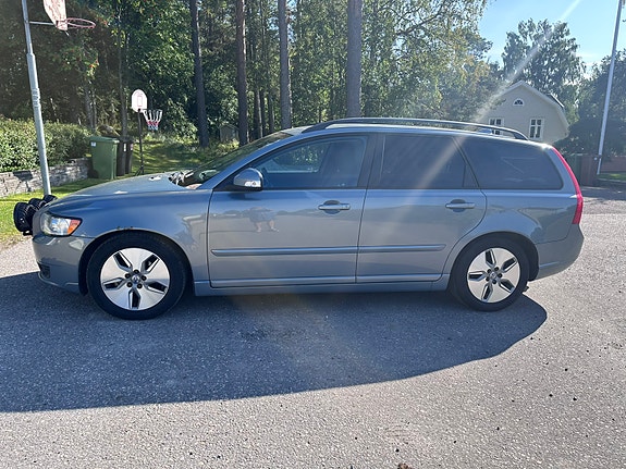 Volvo V50 2 of 8