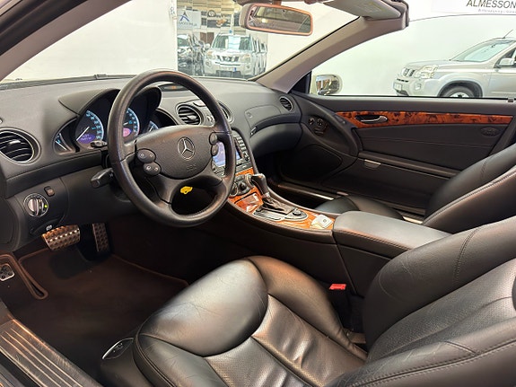 Mercedes-Benz SL500 9 of 17