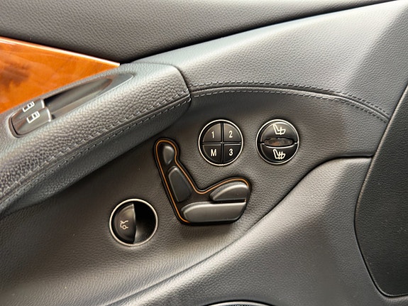 Mercedes-Benz SL500 13 of 17