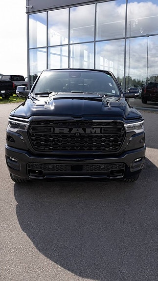 Dodge RAM 1500 2 of 4
