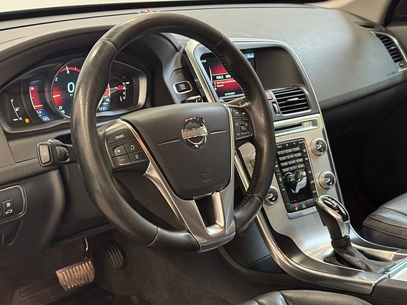 Volvo XC60 13 of 20