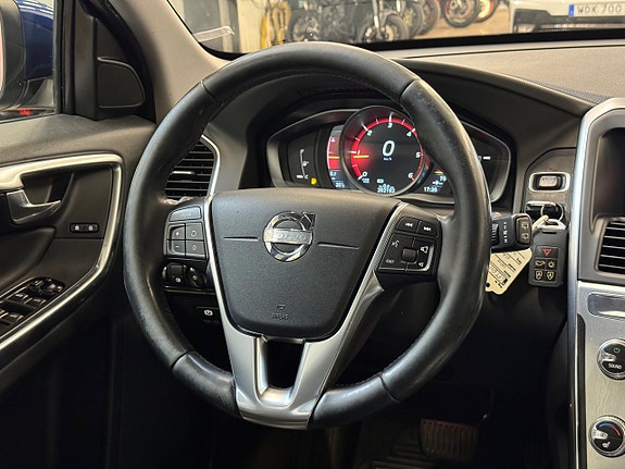 Volvo XC60 15 of 20