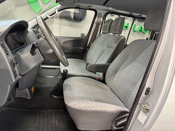 Toyota HiAce 9 of 20