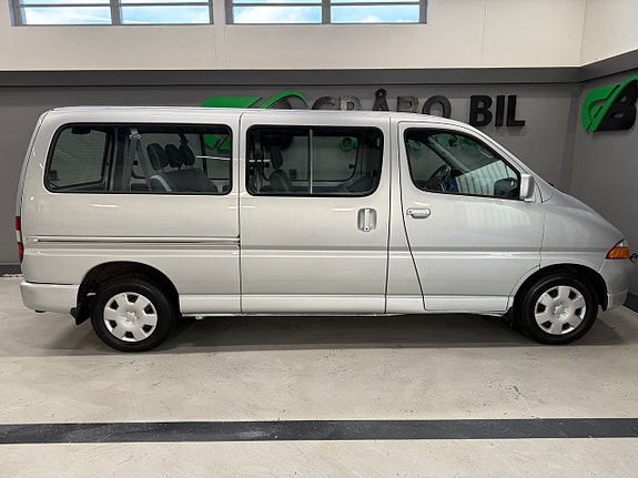 Toyota HiAce 6 of 20