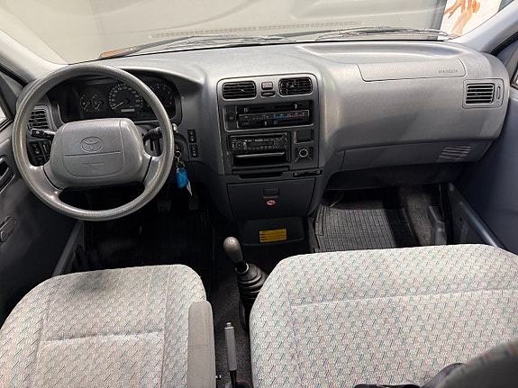Toyota HiAce 13 of 20