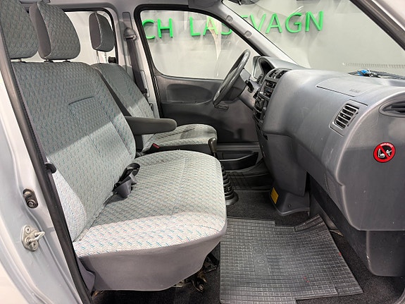 Toyota HiAce 10 of 20