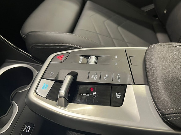 BMW iX1 17 of 26