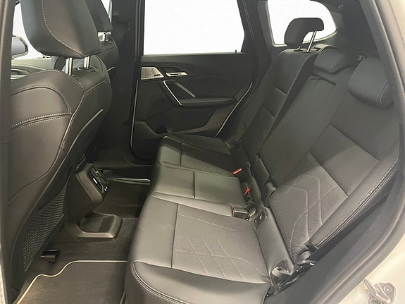 BMW iX1 24 of 26
