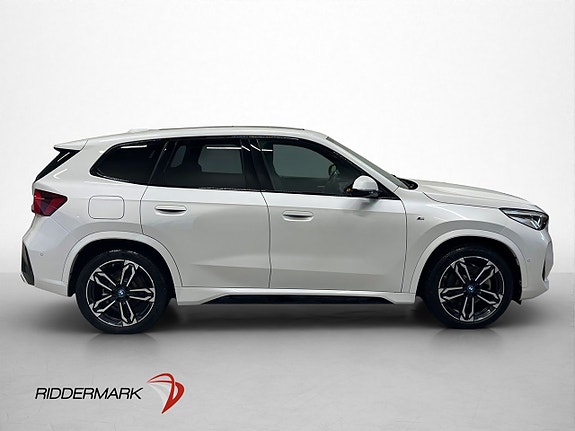 BMW iX1 9 of 26