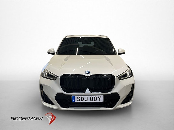 BMW iX1 3 of 26