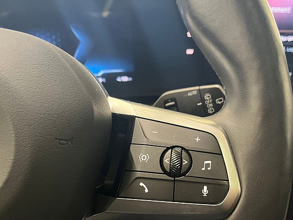 BMW iX1 15 of 26