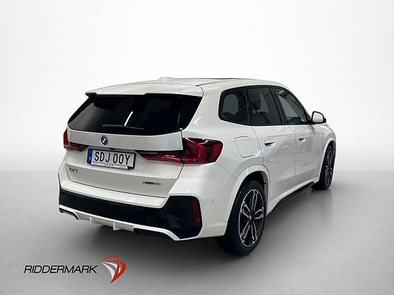 BMW iX1 8 of 26
