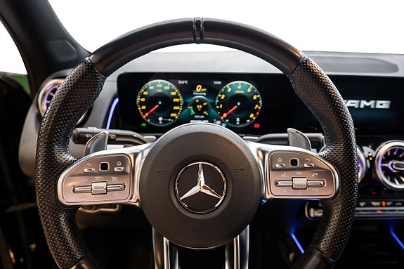 Mercedes-Benz GLB35 11 of 24