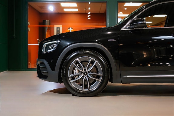 Mercedes-Benz GLB35 8 of 24