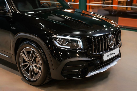 Mercedes-Benz GLB35 2 of 24