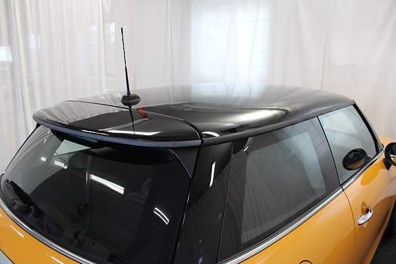 MINI Cooper 15 of 23