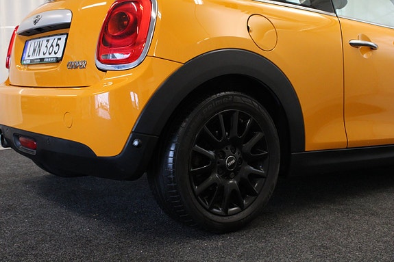 MINI Cooper 14 of 23