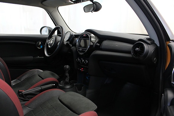 MINI Cooper 13 of 23