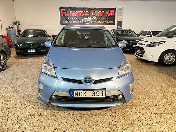 Toyota Prius Plug-in Hybrid 2 of 12