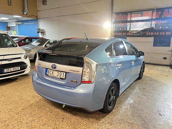 Toyota Prius Plug-in Hybrid 5 of 12