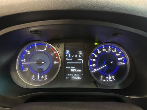 Toyota HiLux 16 of 22
