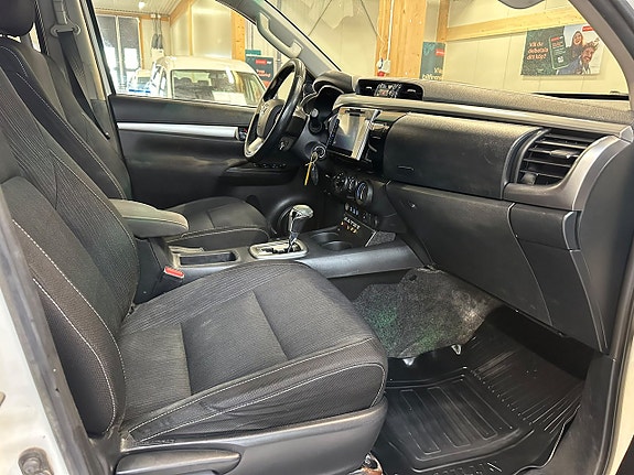 Toyota HiLux 11 of 22