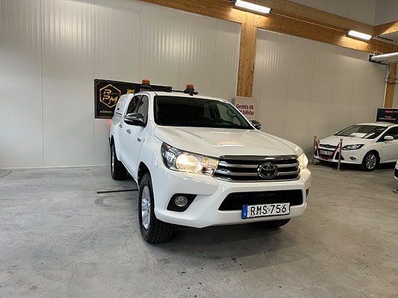 Toyota HiLux 2 of 22