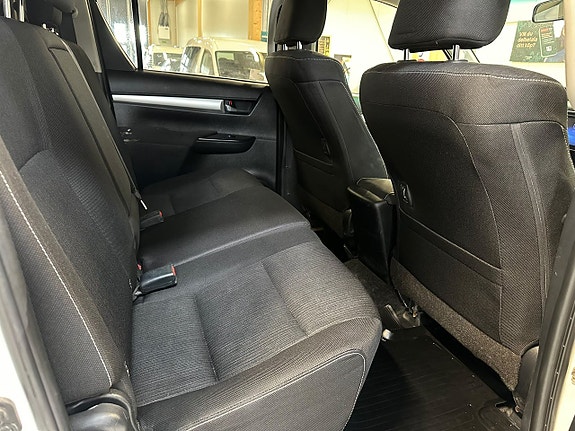 Toyota HiLux 12 of 22