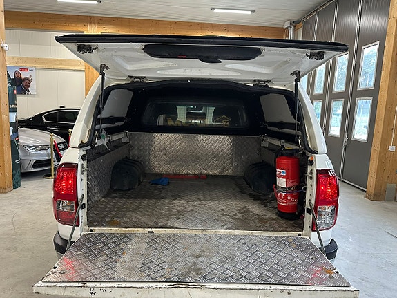 Toyota HiLux 10 of 22