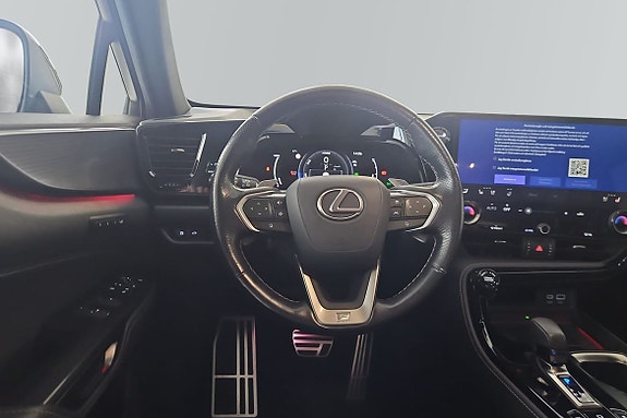 Lexus NX450h+ 10 of 21