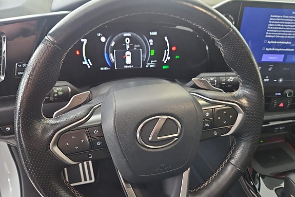 Lexus NX450h+ 14 of 21