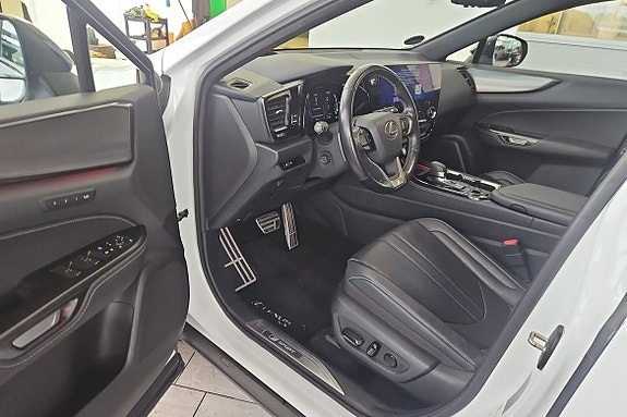 Lexus NX450h+ 13 of 21