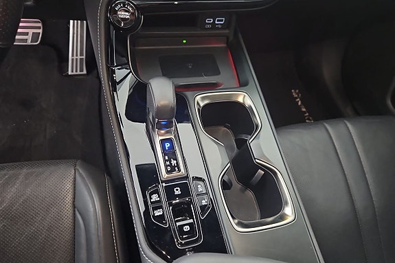 Lexus NX450h+ 15 of 21