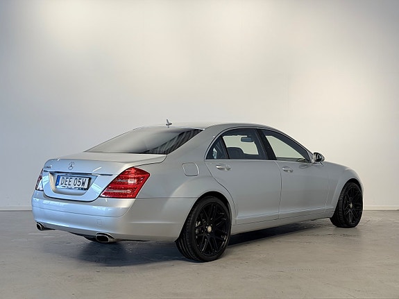 Mercedes-Benz S600 2 of 27