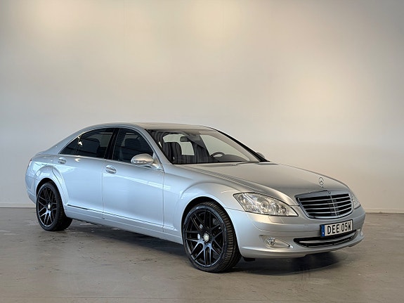 Mercedes-Benz S600 3 of 27