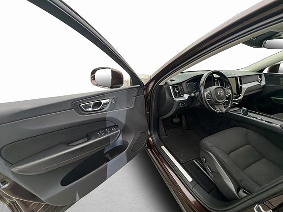Volvo XC60 13 of 30