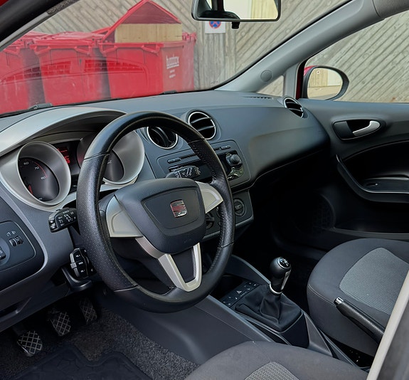 Seat Ibiza 4 of 7