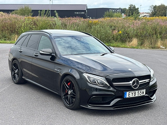 Mercedes-Benz C63 2 of 13