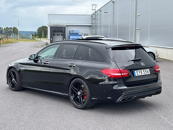 Mercedes-Benz C63 4 of 13