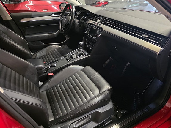 Volkswagen Passat 13 of 25