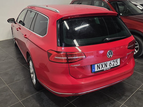 Volkswagen Passat 10 of 25